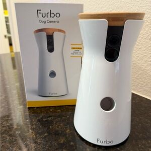Furbo Dog Camera 2.5T Treat Dispenser & Bark Alerts with box